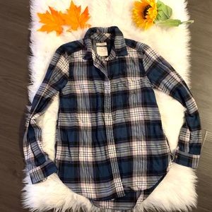 4/$15 AEO Plaid Flannel Pink Blue Button up 🌻